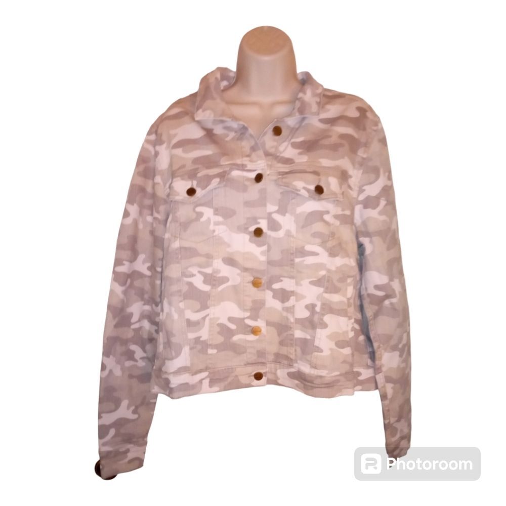 NWT Sanctuary Camo Cropped Denim Jacket Size XL